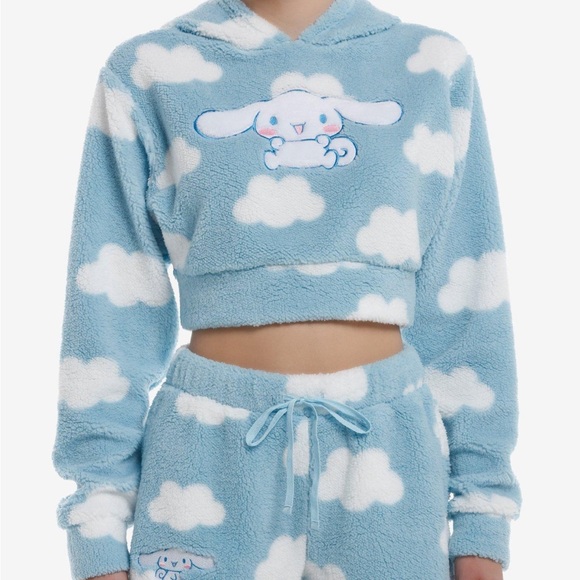 Cinnamoroll Cloud Fuzzy Lounge Set Hot Topic Sanrio‎ Hello Kitty - Picture 2 of 3